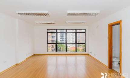 Sala comercial para alugar na Avenida Carlos Gomes, 1859, Petrópolis, Porto Alegre, 50 m2 por R$ 1.800