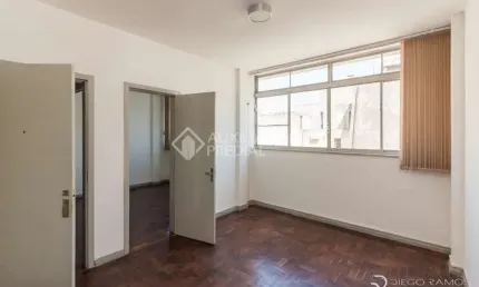 Sala comercial para alugar na Rua Doutor Flores, 262, Centro Histórico, Porto Alegre, 65 m2 por R$ 400