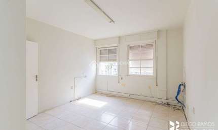 Sala comercial para alugar na Praça Otávio Rocha, 179, Centro Histórico, Porto Alegre, 101 m2 por R$ 2.000