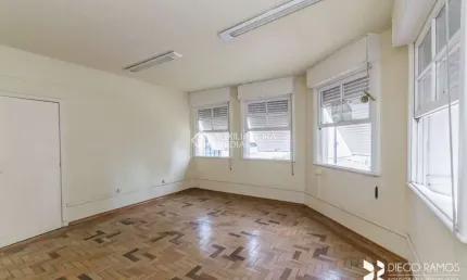 Sala comercial para alugar na praça otávio rocha, 179, centro histórico, porto alegre, 89 m2 por r$ 1.783