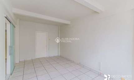 Sala comercial para alugar na Praça Otávio Rocha, 179, Centro Histórico, Porto Alegre, 108 m2 por R$ 2.200