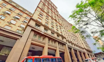 Sala comercial para alugar na Avenida Borges de Medeiros, 410, Centro Histórico, Porto Alegre, 21 m2 por R$ 1.100