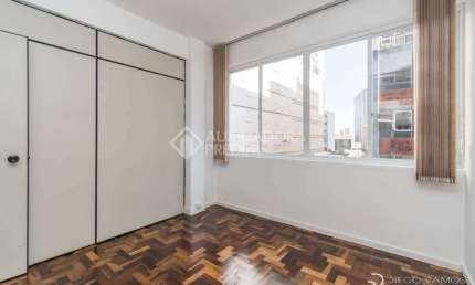 Sala comercial para alugar na Rua dos Andradas, 1251, Centro Histórico, Porto Alegre, 40 m2 por R$ 500