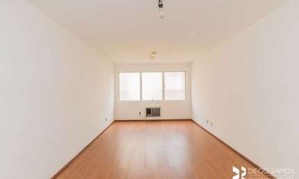 Sala comercial para alugar na Avenida Cristóvão Colombo, 1023, Moinhos de Vento, Porto Alegre, 34 m2 por R$ 250