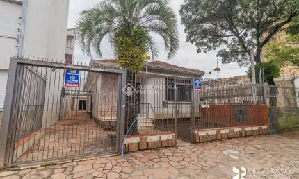 Casa comercial para alugar na Rua Arabutan, 521, Navegantes, Porto Alegre, 326 m2 por R$ 5.000