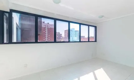 Sala comercial para alugar na Rua Álvares Cabral, 314, Cristo Redentor, Porto Alegre, 32 m2 por R$ 701