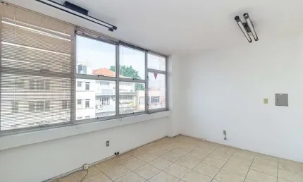 Sala comercial para alugar na Rua Moura Azevedo, 606, São Geraldo, Porto Alegre, 31 m2 por R$ 480