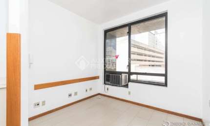 Sala comercial para alugar na Avenida Cristóvão Colombo, 1918, Floresta, Porto Alegre, 30 m2 por R$ 890