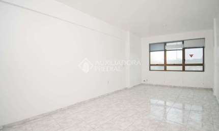Sala comercial para alugar na Avenida Assis Brasil, 1800, Passo da Areia, Porto Alegre, 25 m2 por R$ 850