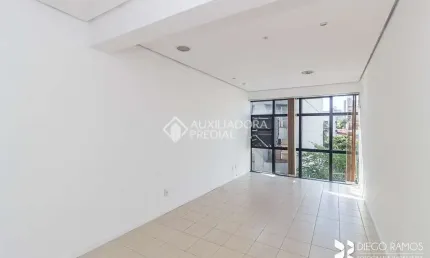 Sala comercial para alugar na avenida taquara, 138, petrópolis, porto alegre, 50 m2 por r$ 590