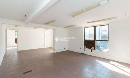 Sala comercial para alugar na Rua General Bento Martins, 24, Centro Histórico, Porto Alegre, 120 m2 por R$ 2.200