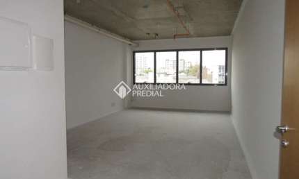 Sala comercial para alugar na Avenida Assis Brasil, 2827, Passo da Areia, Porto Alegre, 39 m2 por R$ 2.500