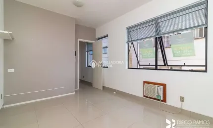 Sala comercial para alugar na Avenida Protásio Alves, 2365, Rio Branco, Porto Alegre, 48 m2 por R$ 580