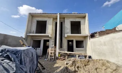 Casa com 3 quartos à venda na Rua Reinhold Jabin, 63, Tatuquara, Curitiba por R$ 380.000