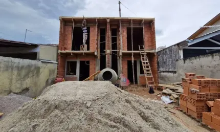 Casa com 3 quartos à venda na Rua Nelson Antônio Zamprogna, 171, Tatuquara, Curitiba por R$ 380.000