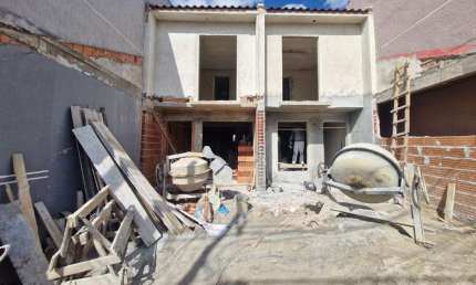 Casa com 2 quartos à venda na Rua Lydia Girardi Bertholdi, 437, Campo de Santana, Curitiba por R$ 350.000