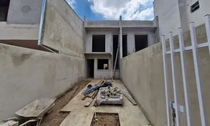 Casa com 3 quartos à venda na Rua Jornalista Emílio Zola Florenzano, 613, Tatuquara, Curitiba por R$ 420.000