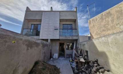 Casa com 3 quartos à venda na Rua Tenente Júlio Jacoboski, 714, Sítio Cercado, Curitiba por R$ 450.000