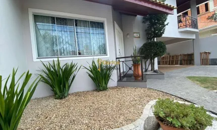 Casa com 04 dormitórios sendo 01 suíte à venda, 240 m² por R$ 2.500.000,00 - Ressacada - Itajaí/SC