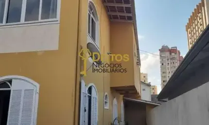Casa no centro de itajaí, 3 dormitórios, 4 vagas de garagem - r$ 1.700.000,00 a venda e pra alugar também- itajaí/sc