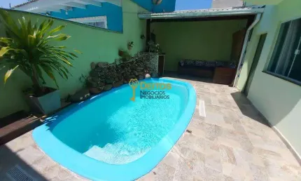 Sobrado com 7 quartos com 300 m² em Balneário Piçarras no bairro Itacolomi