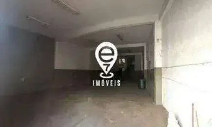 Galpão amplo de 392m² em região de alto fluxo de pedestres e veículos.