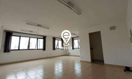 Sala comercial de 47m² à 400 metros do metrô Praça da Árvore.