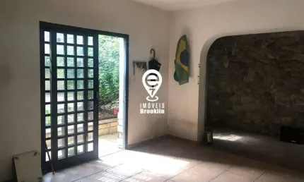 Sobrado ESQUINA, 200m² - 4 Quartos, 3 Banheiros, 1 Vaga.