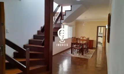 Excelente sobrado com 03 dormitórios, 01 suíte, 04 banheiros, living 02 ambientes,