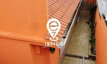 Casa térrea à venda,2 quartos(1suíte), sala ampla de dois ambientes, garagem para 2 carros.