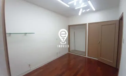 Excelente conjunto com 3 salas , 2 minutos da estação saúde!