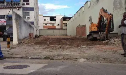 Terreno 748m² (11x68) – Venda R$ 550 mil | Aluguel R$ 7 mil – Oswaldo Cruz, RJ
