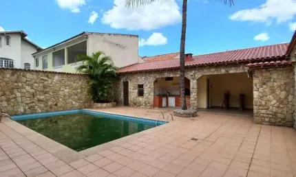 Casa com 4 dormitórios à venda, 356 m² por R$ 1.200.000 - Vila Valqueire - Rio de Janeiro/RJ
