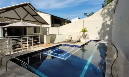 Casa com 4 dormitórios à venda, 303 m² por R$ 1.300.000 - Vila Valqueire - Rio de Janeiro/RJ