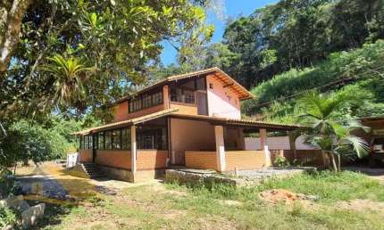 Vendo Linda Chácara com 40 Mil Mts² Próximo ao centro de Friburgo