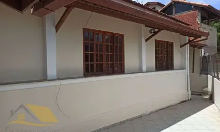 Vendo Casa nas Braunes com 2 quartos, suíte e quintal
