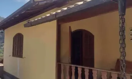 Vendo casa em amparo com piscina, área gourmet e sauna