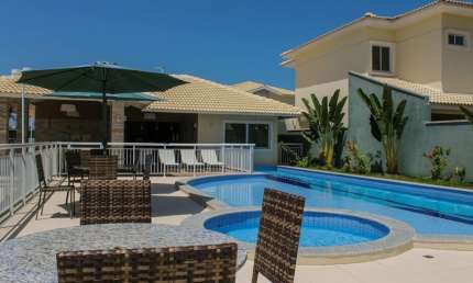 Casa  duplex à venda com 220 metros  na Praia do Futuro-Condomínio Safira -