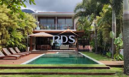 Casa  a Venda pé na areia em condomínio fechado em Maresias