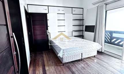 Casa espetacular de três pisos para alugar em Balneário Piçarras
