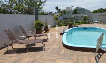 Viva com Estilo em Piçarras: Casa Incrível a 600m do Mar com 4 Suítes e Piscina