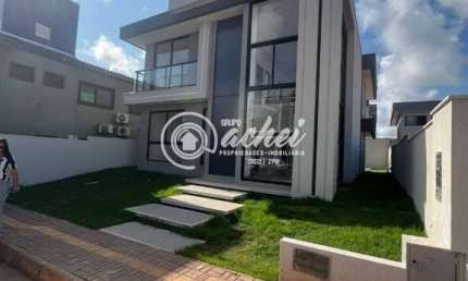 Casa de Condomínio 4/4 nascente na Av. Priscila Dutra