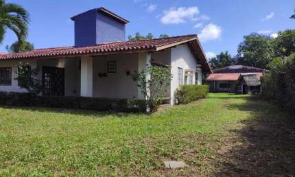 Casa à venda no bairro Estrada do Coco em Lauro de Freitas/BA