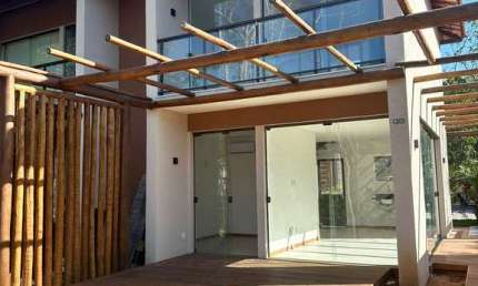 Casa à venda no bairro Centro em Mata de São João/BA