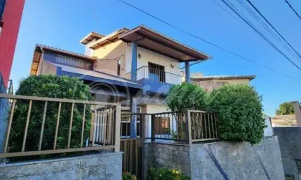 Casa à venda no bairro Estrada do Coco em Lauro de Freitas/BA