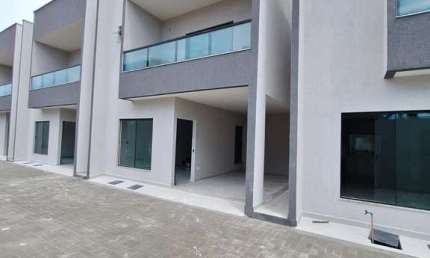 Casa à venda no bairro Pitangueiras em Lauro de Freitas/BA