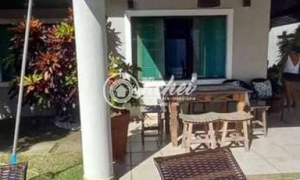 Casa 4/4 com energia solar para locação no Condomínio Jardim do Atlântico