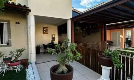 Casa de Condomínio 4/4 nascente à venda na Av. Luiz Tarquínio