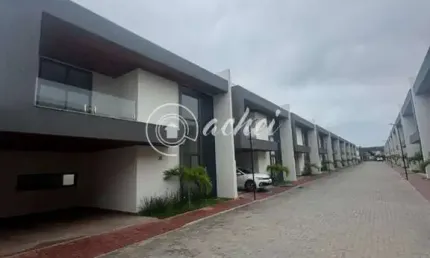 Casa de Condomínio Alto Padrão 4/4 à venda na Av. Priscila Dutra