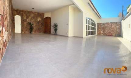 Casa com 3 quartos à venda na Avenida C 1, 100, Setor Nova Suiça, Goiânia por R$ 990.000